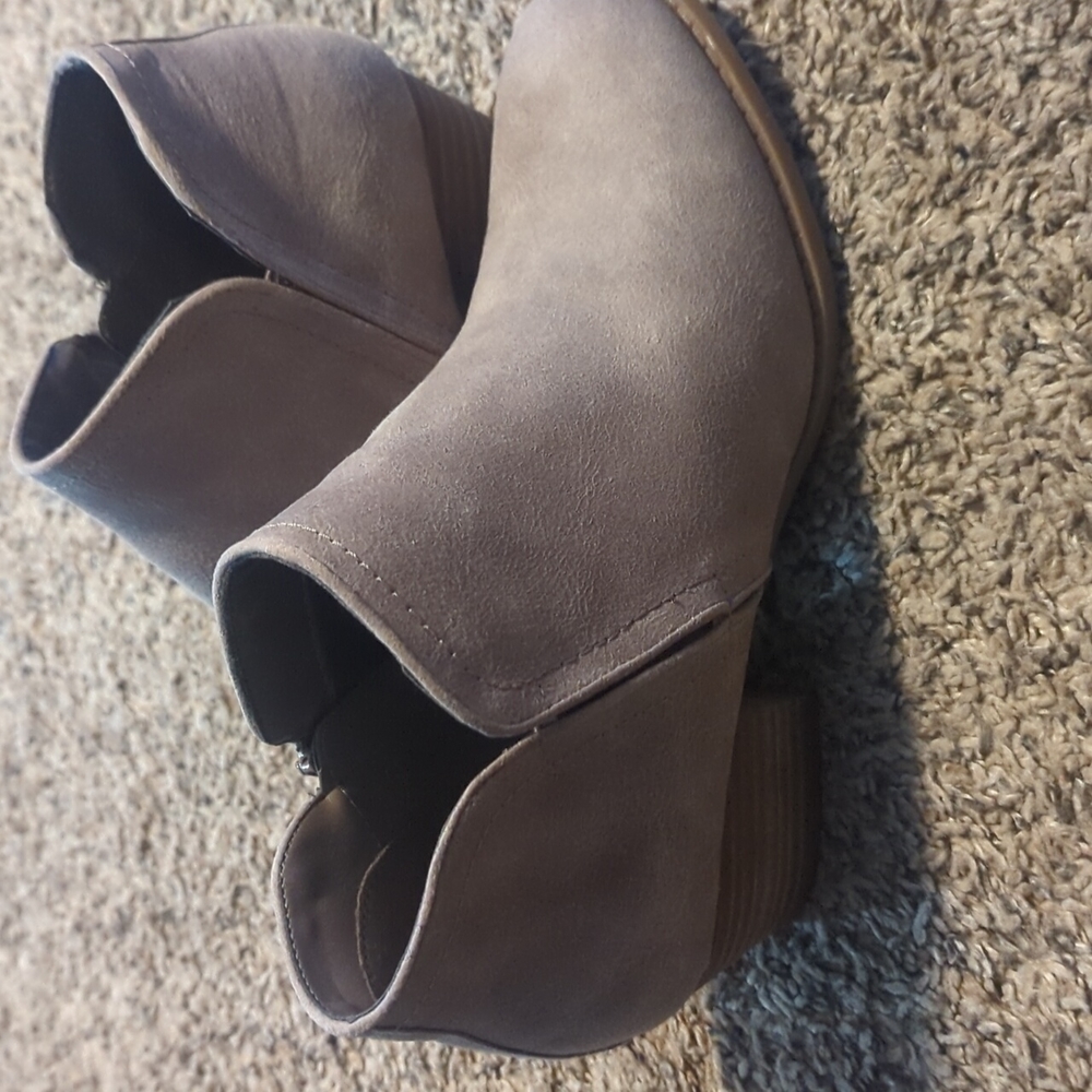 Fergie bianca taupe 9